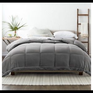 I Enjoy Home Brand All Season Alternative Down Gray Comforter Size Full/Queen